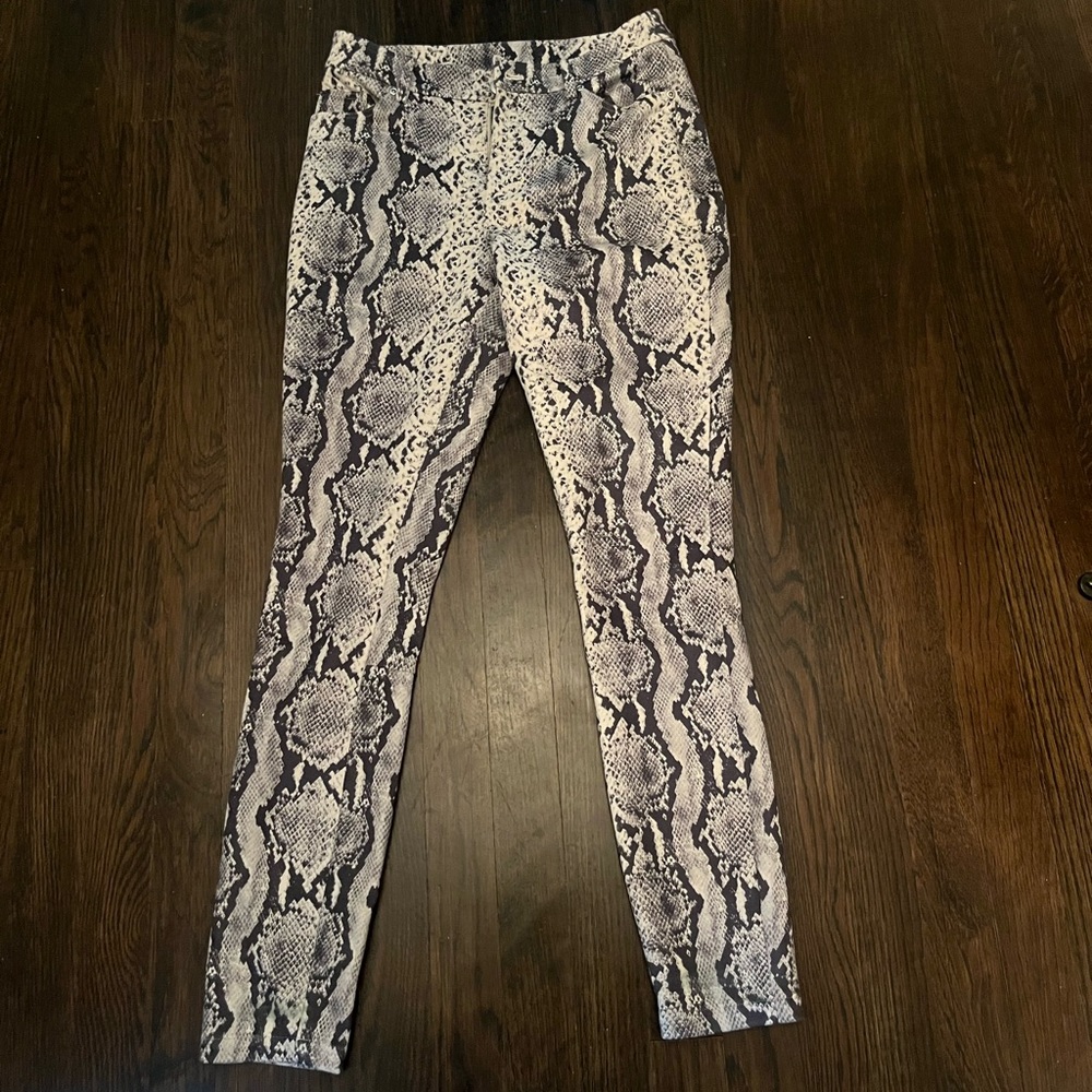 Women's Sunset + Spring snake print pants. Size small